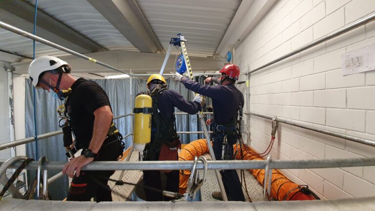 ESPACIOS CONFINADOS AELEC